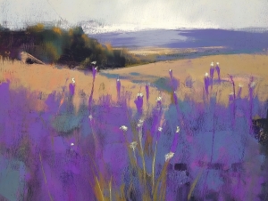 Paisaje con flores violetas